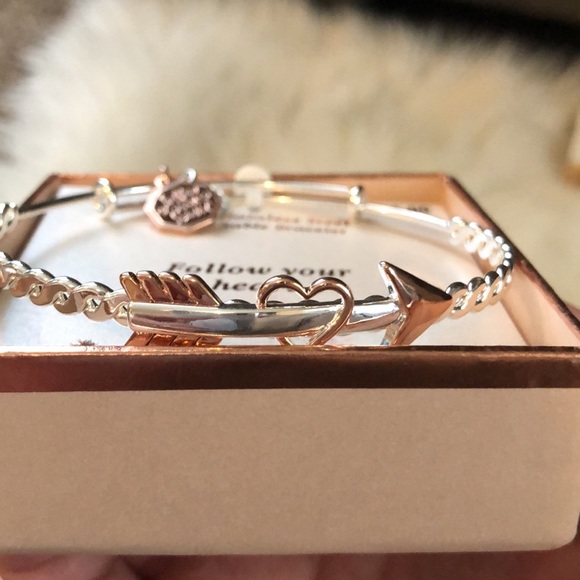 Arrow bangle bracelet - Picture 7 of 7